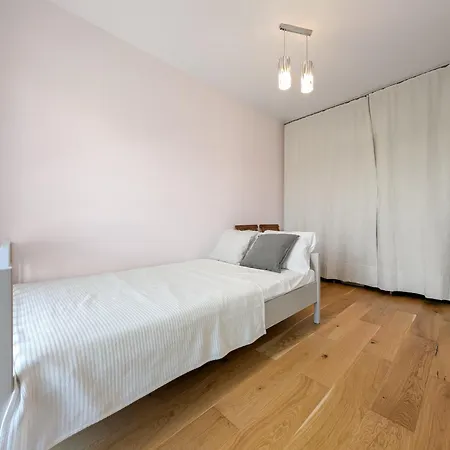 Wichrowa Comfort Zone By Bookinghost 브로츠와프